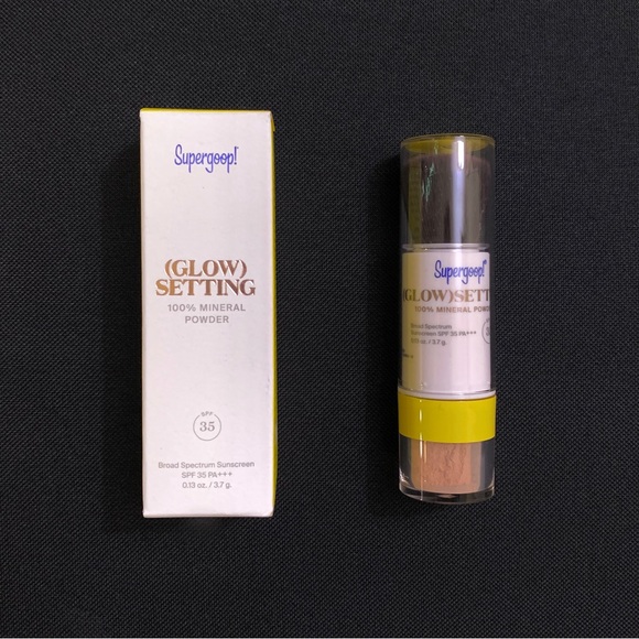 SUPERGOOP Glow Setting Translucent Luminous Mineral Powder SPF 35 — Full Size - Picture 1 of 6